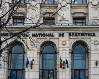 Evolutia sosirilor si innoptarilor in luna martie si T1 2020