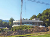 Luxury hotel on the shores of Lake Paltinu in Valea Doftanei